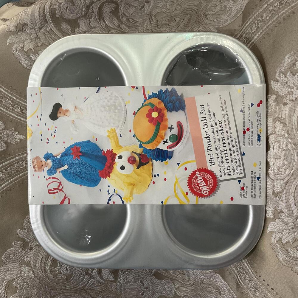 Wilton Mini Wonder Mold Pan - 4 Cavity Cake Pan